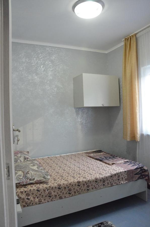 Hostel California Batumi Esterno foto