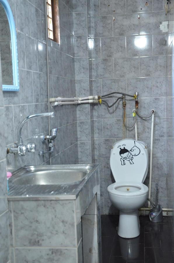 Hostel California Batumi Esterno foto
