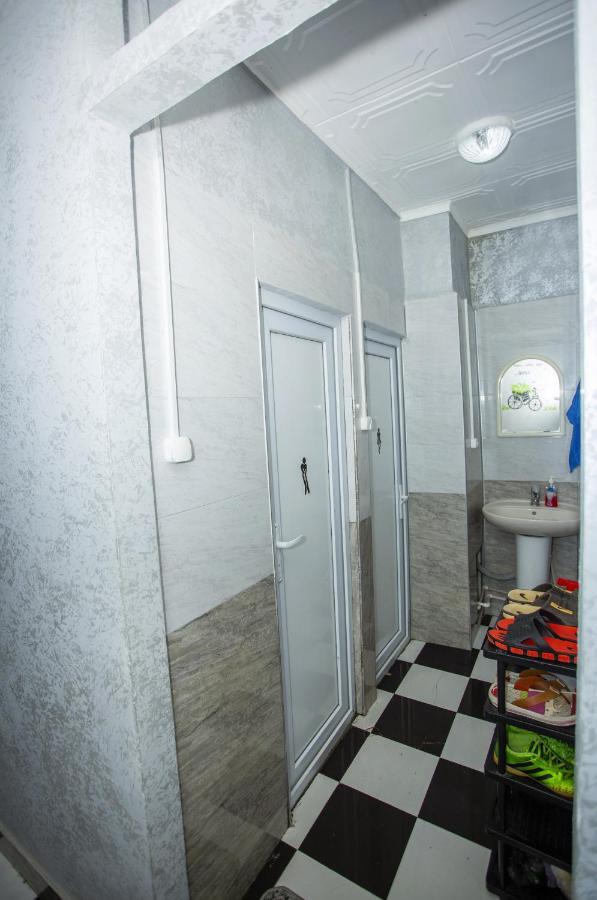 Hostel California Batumi Esterno foto