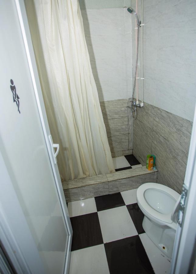 Hostel California Batumi Esterno foto