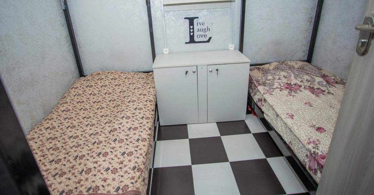 Hostel California Batumi Esterno foto