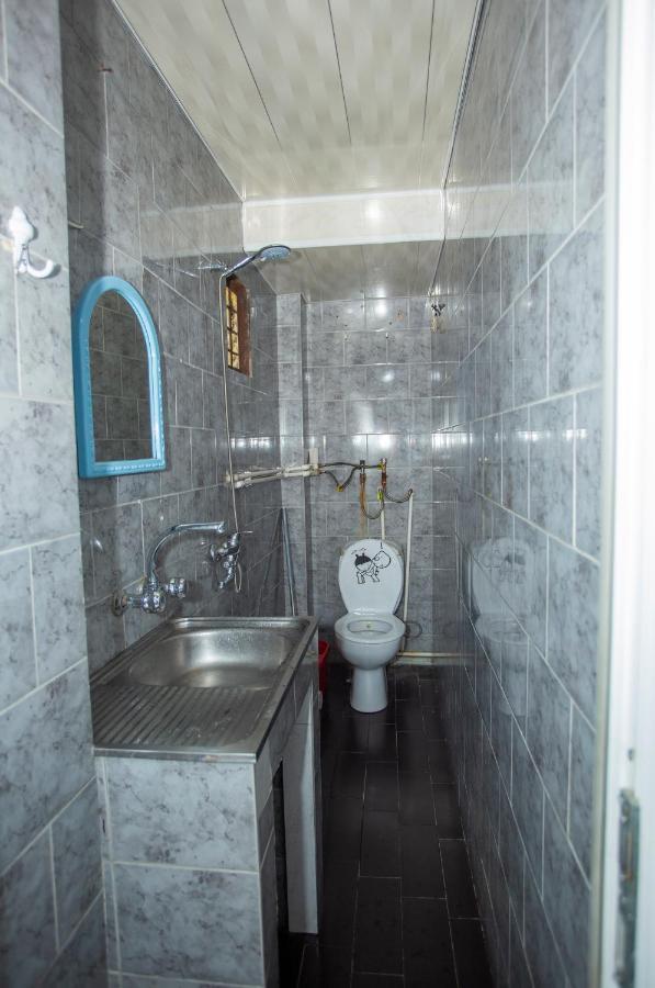 Hostel California Batumi Esterno foto