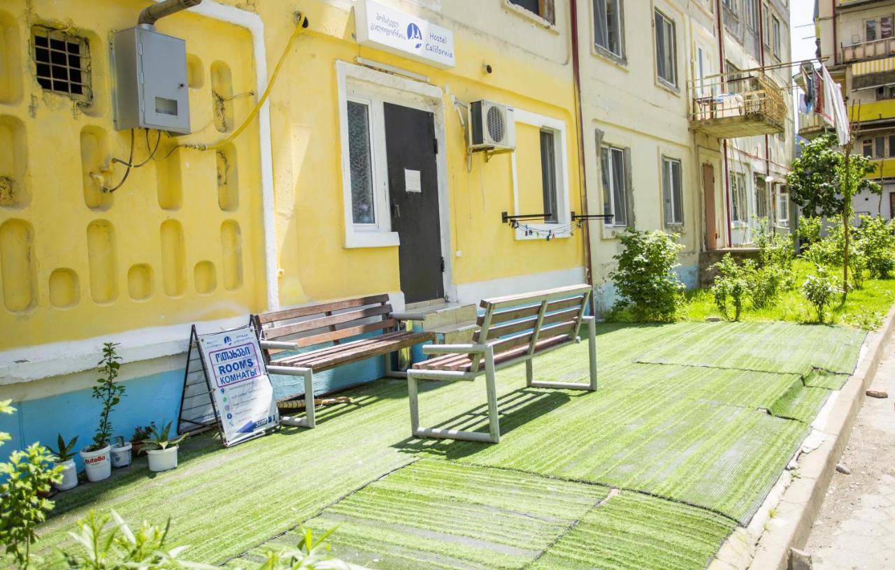 Hostel California Batumi Esterno foto